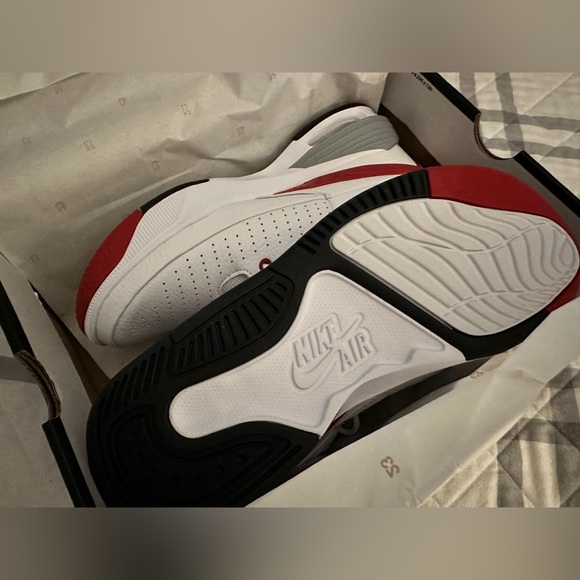 Nike Jordan Max Aura 5 Shoes 'White/Varsity Red' (DZ4353-101) Men’s 10.5 - Picture 10 of 13